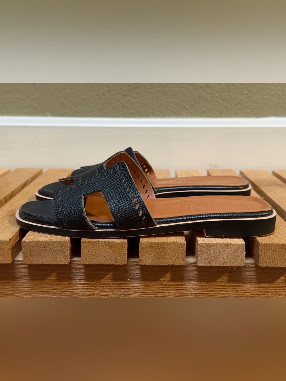 BLACK HERMES ORAN SANDAL EUC 36